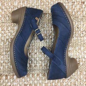 El Naturalista Aqua Pleasant Blue Mary Jane Heels